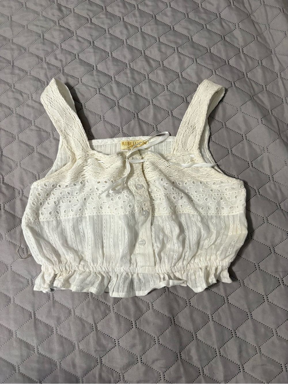 Rebellion Lacy Cream-Colored Eyelet Cropped Button-Up Tank Top Size L